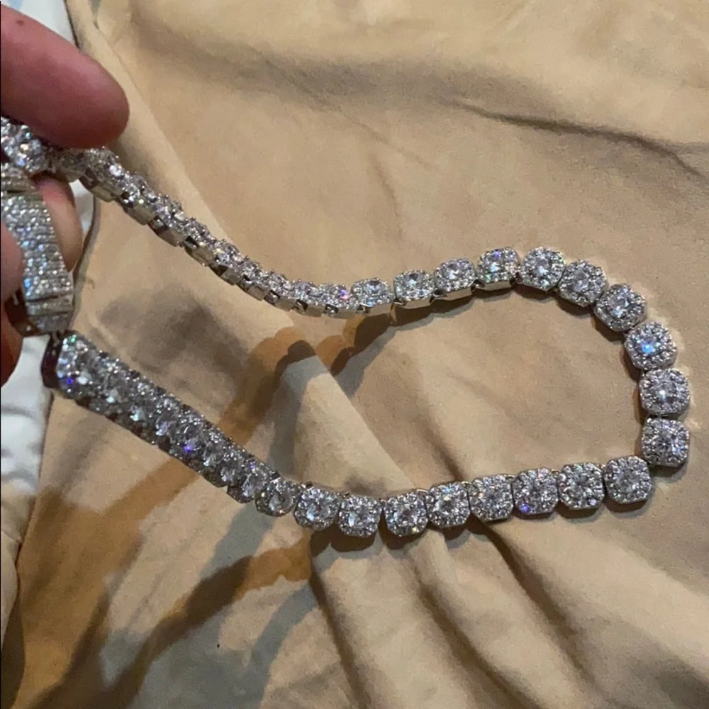 Clustered Diamond Tennis Chain White Gold
14k 18in - Picture 3 of 4